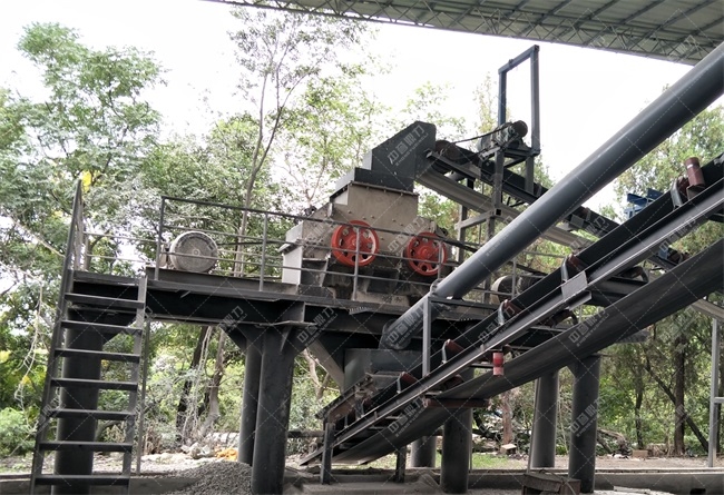 錘式制砂機使用現場